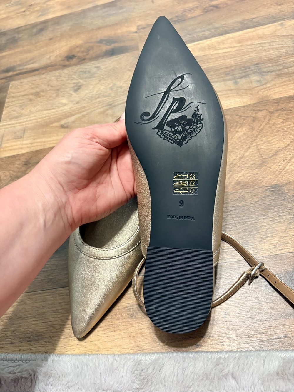 Free People metallic gold pointed toe ankle strap flats – women’s size 9 ✨ - Picture 4 of 5